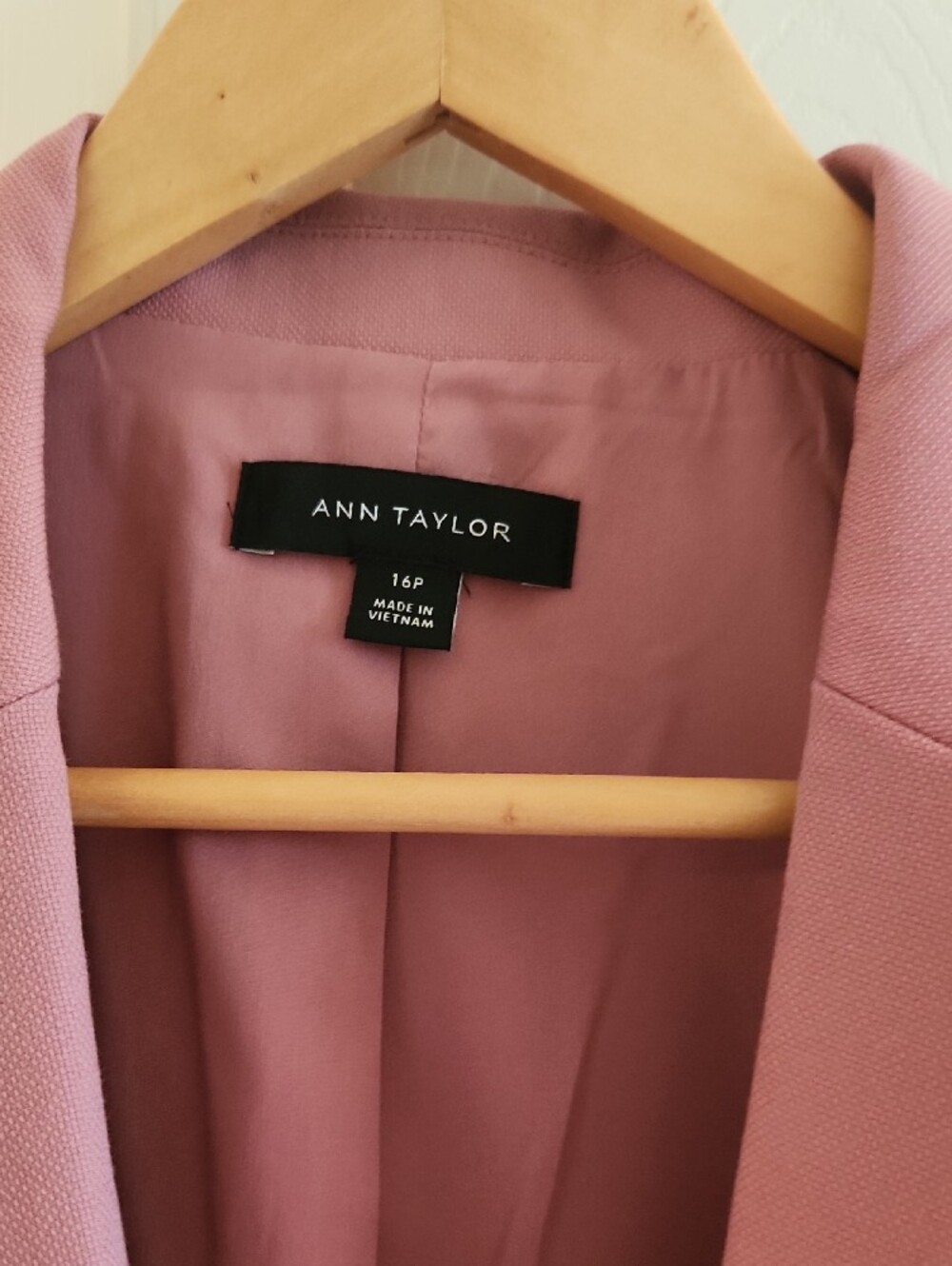 Ann Taylor Mauve Pink Single-Button Blazer - Picture 2 of 2